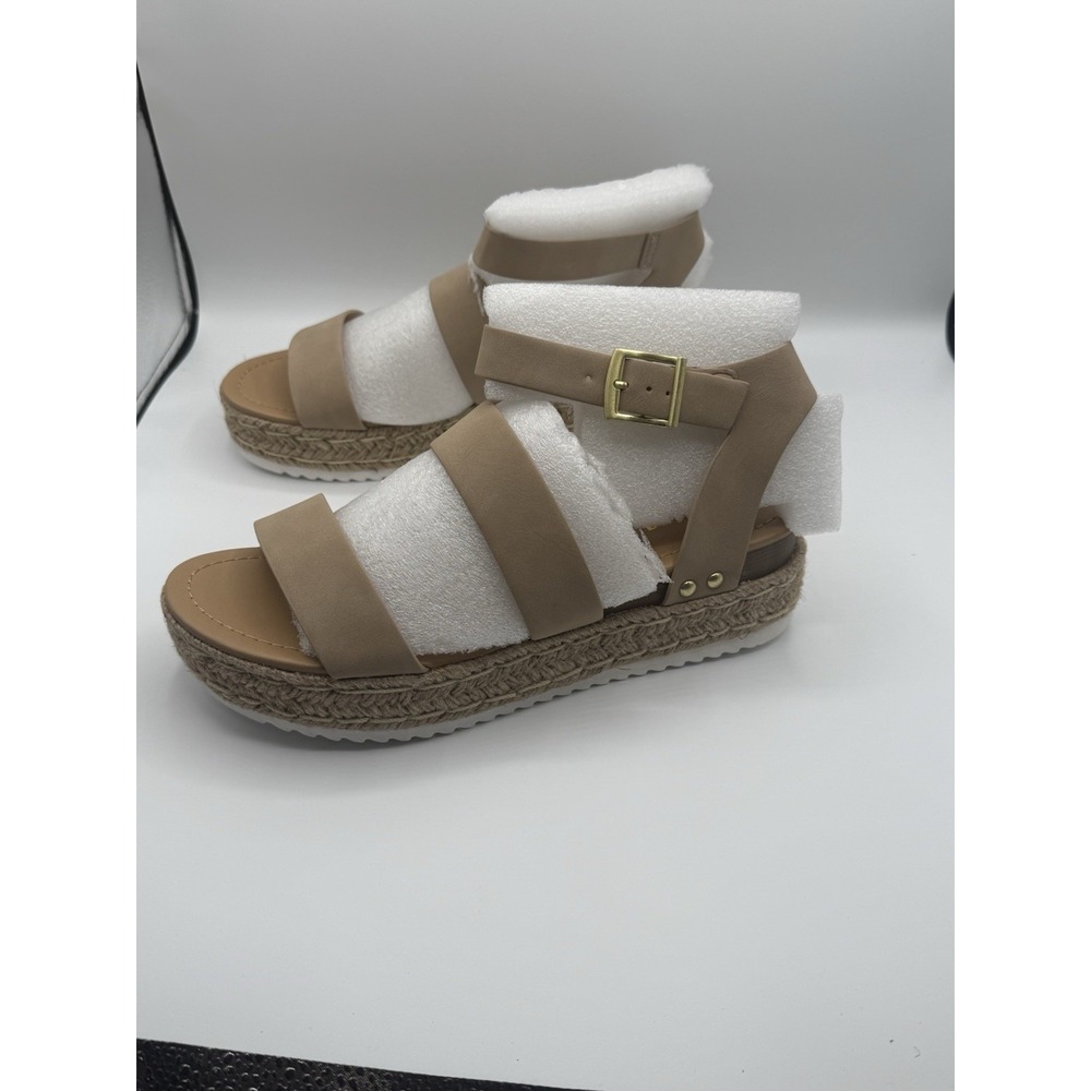 Soda Women's Sandals 10M New With Box